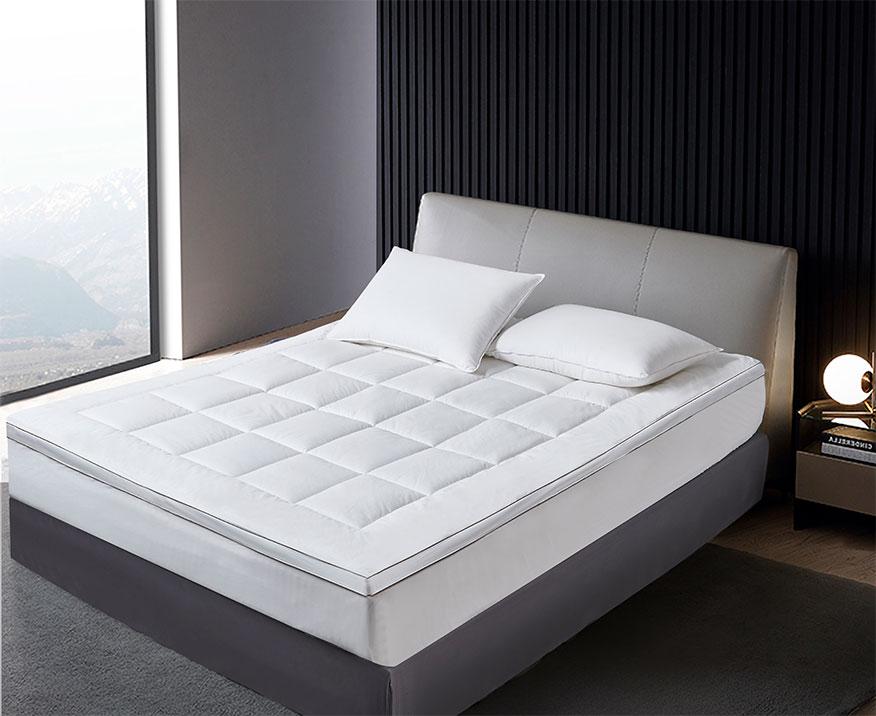 http://www.citymattress.com/cdn/shop/articles/mattress-pad-vs-mattress-protector-whats-the-difference-117933.jpg?v=1659684672