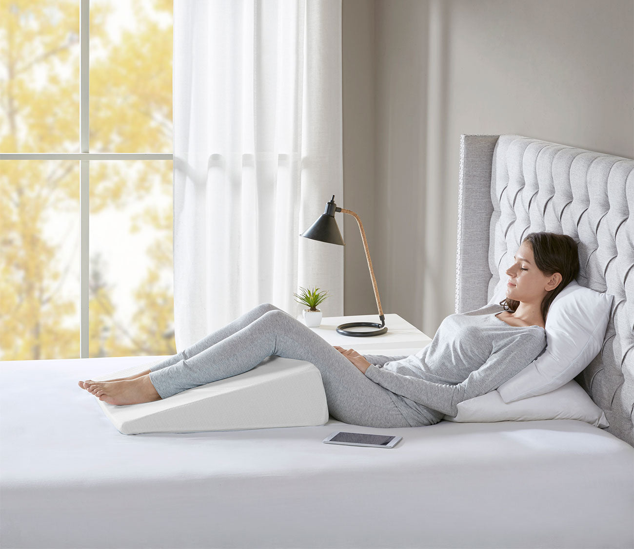 BEDGEAR  Knee Pillow for Sleep Health