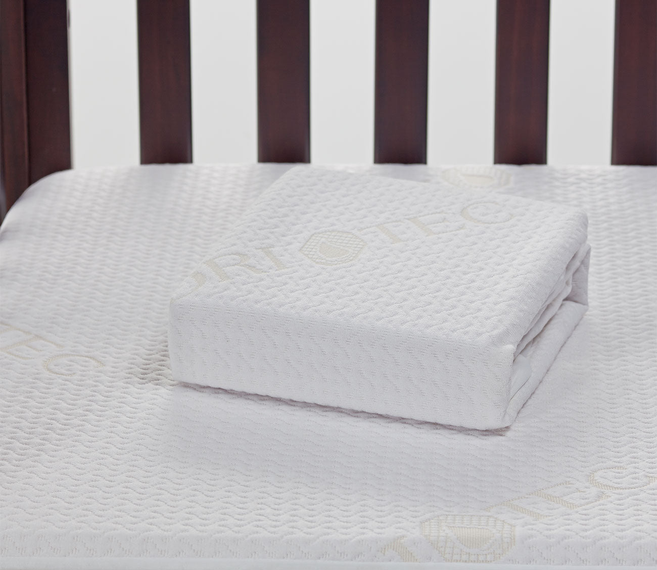 http://www.citymattress.com/cdn/shop/products/dri-tec-moisture-wicking-crib-mattress-protector-by-bedgear-546800.jpg?v=1661238868