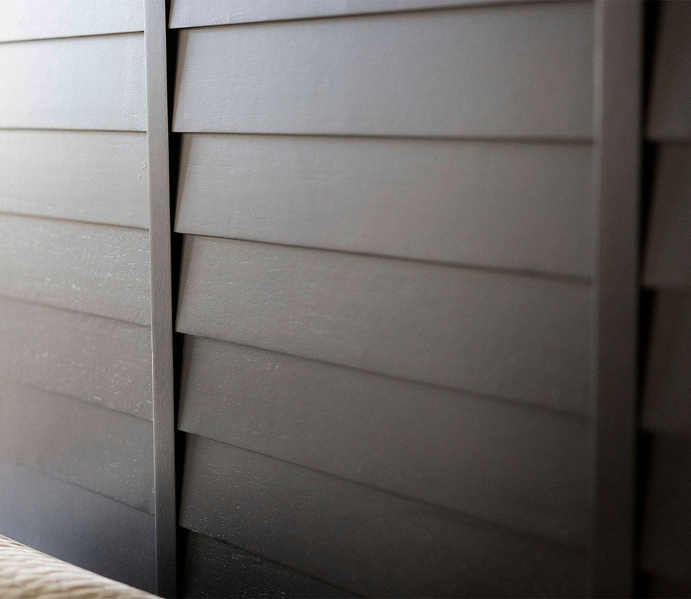 Delnoir Louvered Panel Bed by CM Home