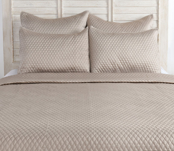 Diamond Pebble Sateen Quilt by Villa by Classic Home