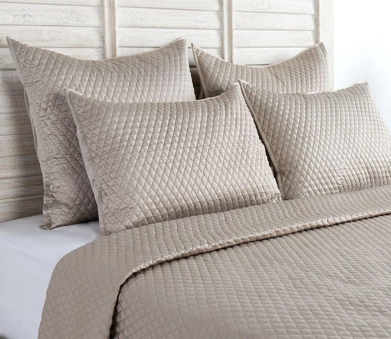 Villa by Classic Home Diamond Pebble Sateen Quilt - Image 2