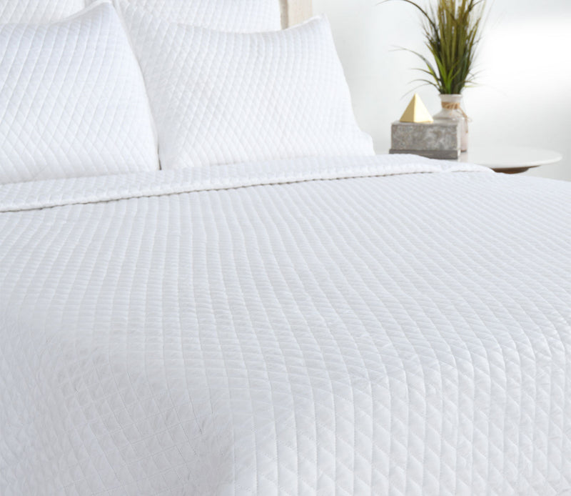 Villa by Classic Home Diamond White Sateen Quilt - Image 3