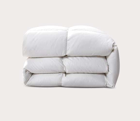 Light Warmth White Down Fiber Comforter by Serta